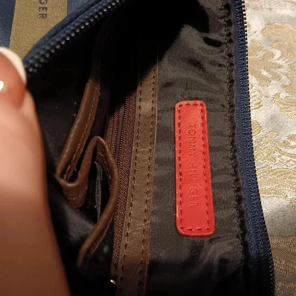 Tommy Hilfiger Striped Crossbody Bag - Picture 7 of 8